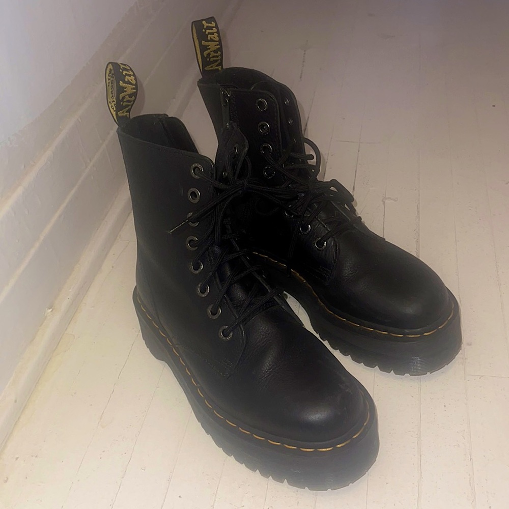 PLATFORM LACE UP DOC MARTENS, NEW, NO BOX, SIZE 39!